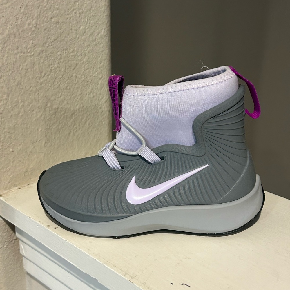 Nike Toddler Size 8C Binzie Boot Rain Boots Waterproof Grey/Violet BQ5382 003 - Picture 4 of 10